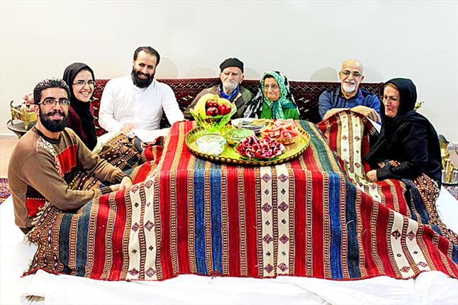 قصه گویی پدربزرگ و مادر بزرگ در شب یلدا و چله