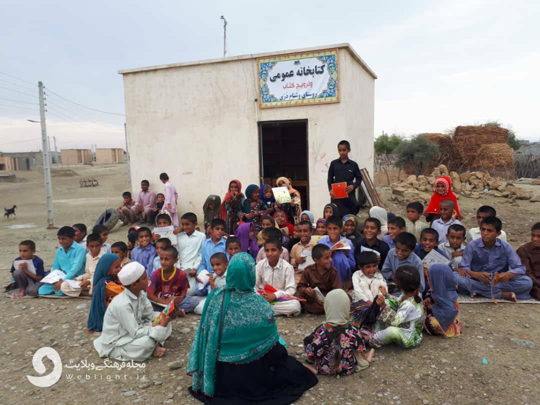 هدیه کتاب به کتابخانه روستا